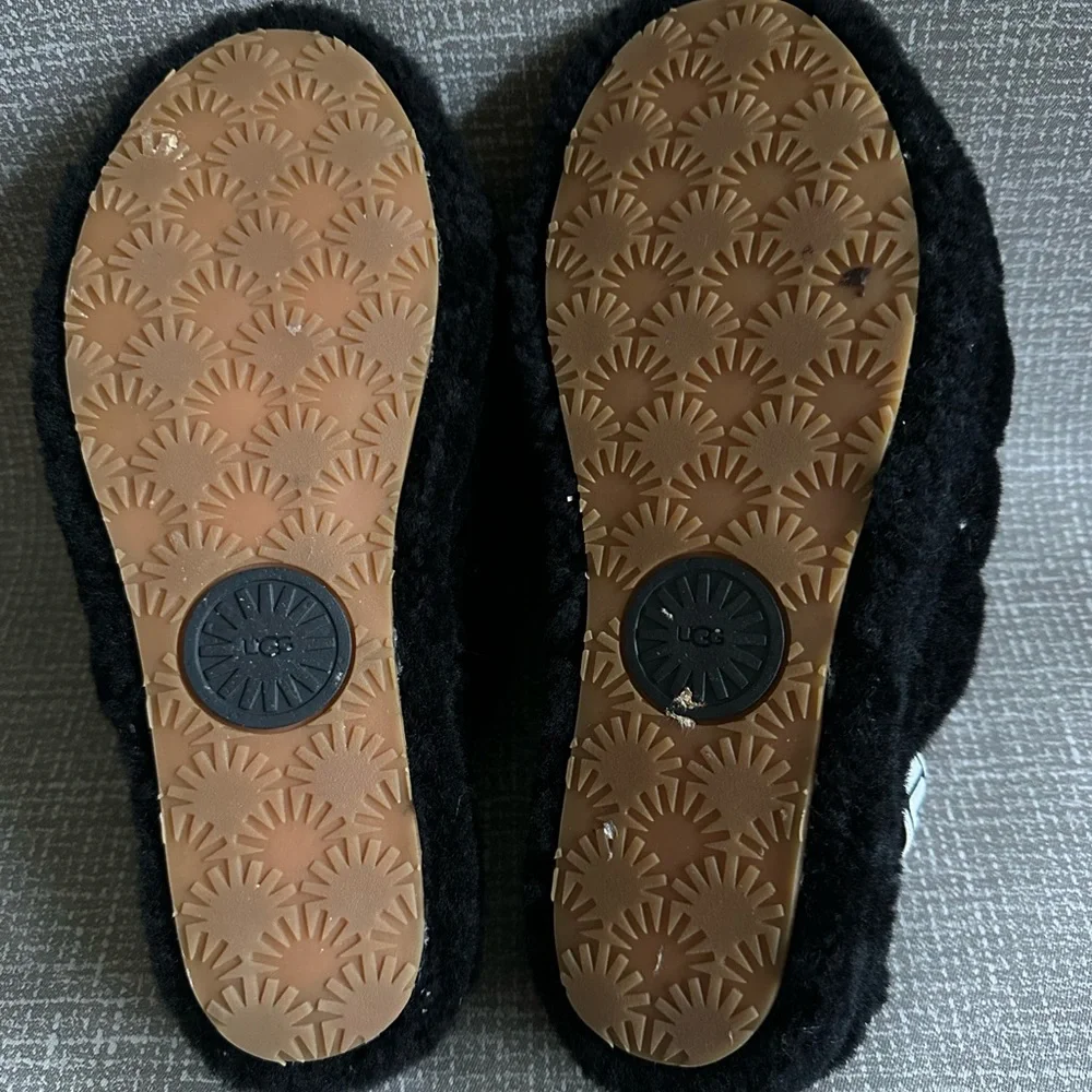 UGG Black Fluff Yeah Slides Slippers with Logo Strap size 9 - Picture 11 of 11